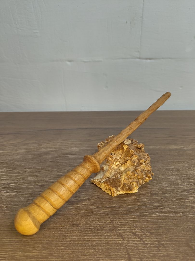 Zauberstab, knorrig elegant