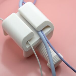 Suporte para gerenciamento de cabos de mesa